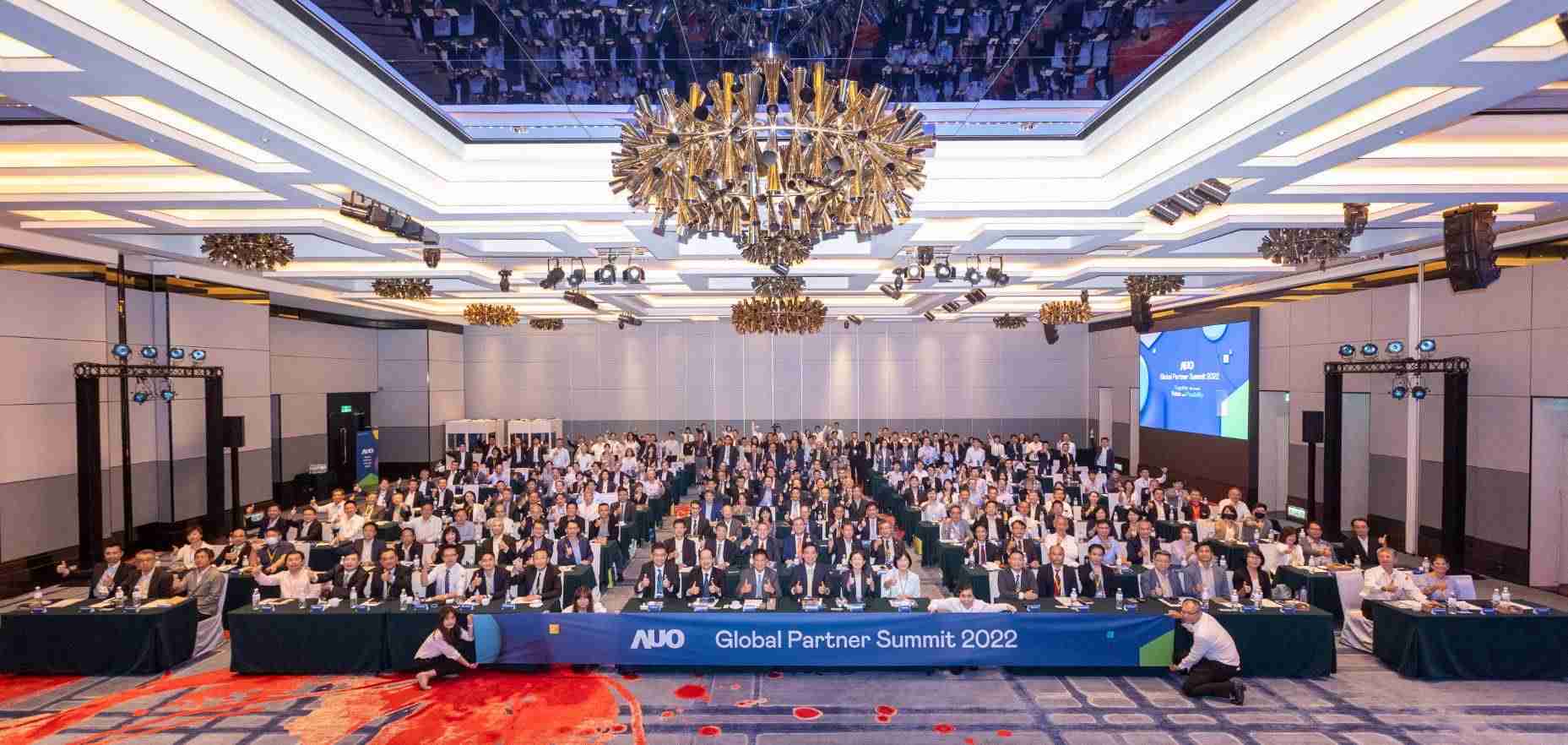 友達推動「安心、、、創新、、用心、、、、同心、、、、盡心」五星職旅，，，，為菲籍員工打造全方位照護，，，首度贏得「人權實踐與發展領袖獎」殊榮