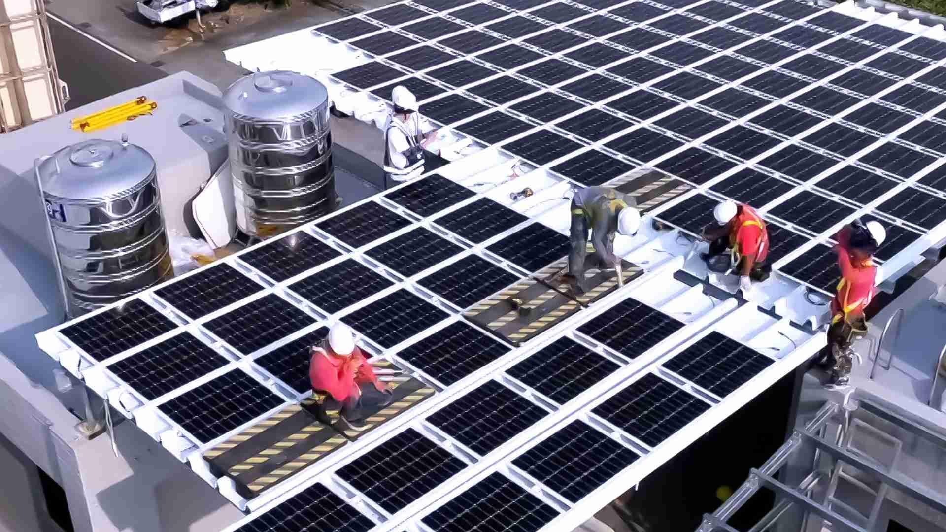 赏金国际着力于替代能源之技术研发，，，，如光电浪板的相关制程、、、设备与产品，，，其中所开发之光电整合型浪板，，，减少传统金属支架安装，，，更提升耐候度，，，，可广泛运用于多元场域，，，，并辅助建筑达到净零碳排目标