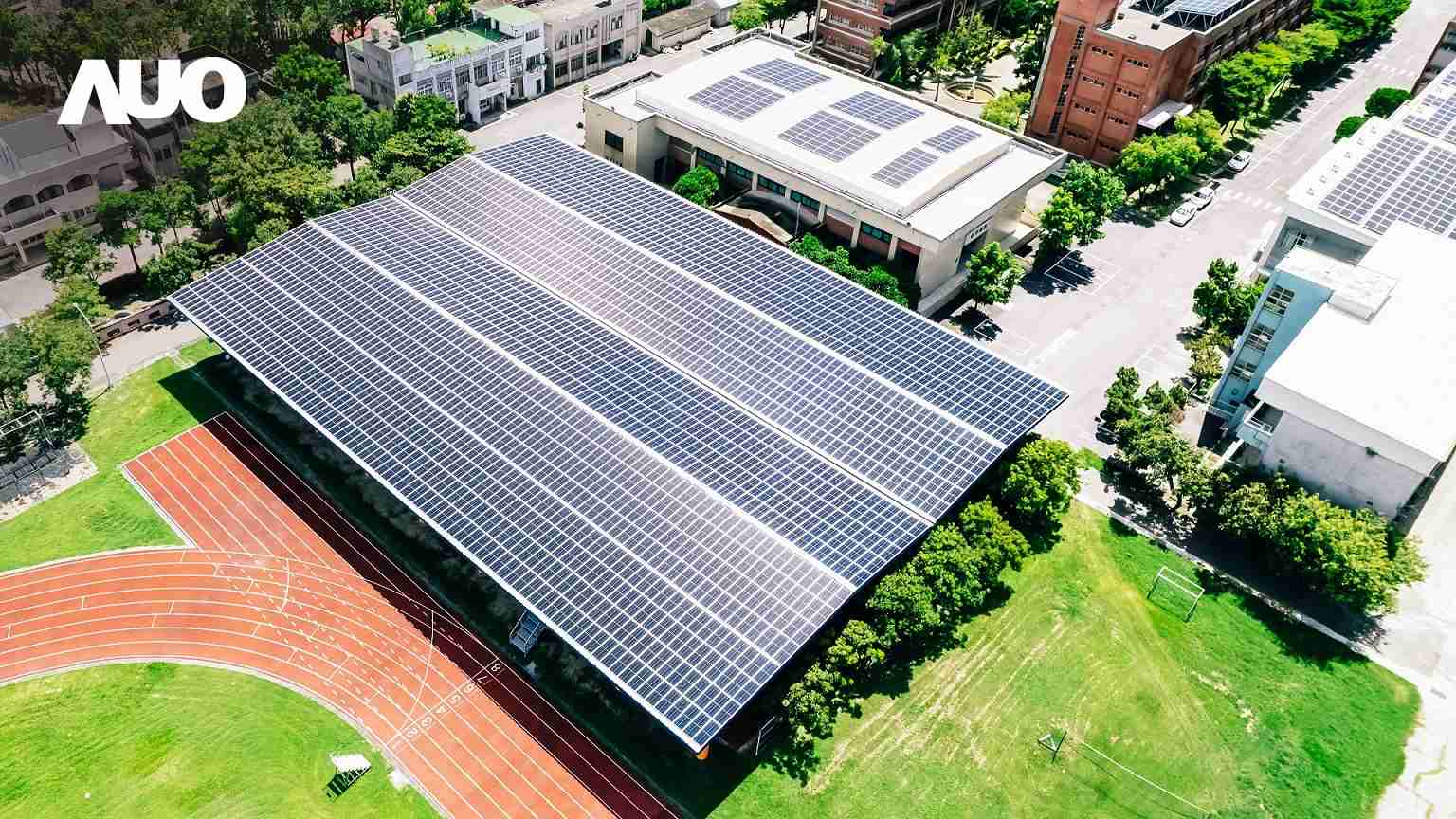 赏金国际SunSteel光电整合型浪板具备快速安装、、轻量化优势，，可提升15%发电效能，，通过国际IEC与台湾VPC认证安全、、防漏、、耐候标准